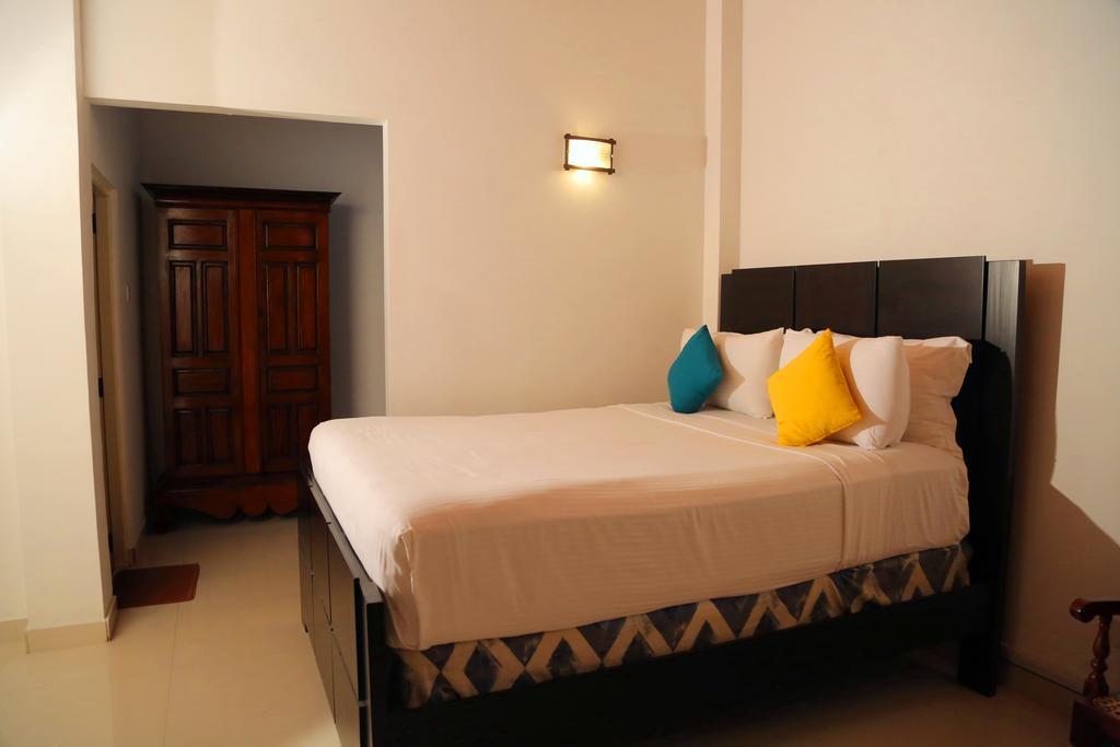 Lanka Bangla Inn Villas Restaurant & Travels 카투나야크 외부 사진