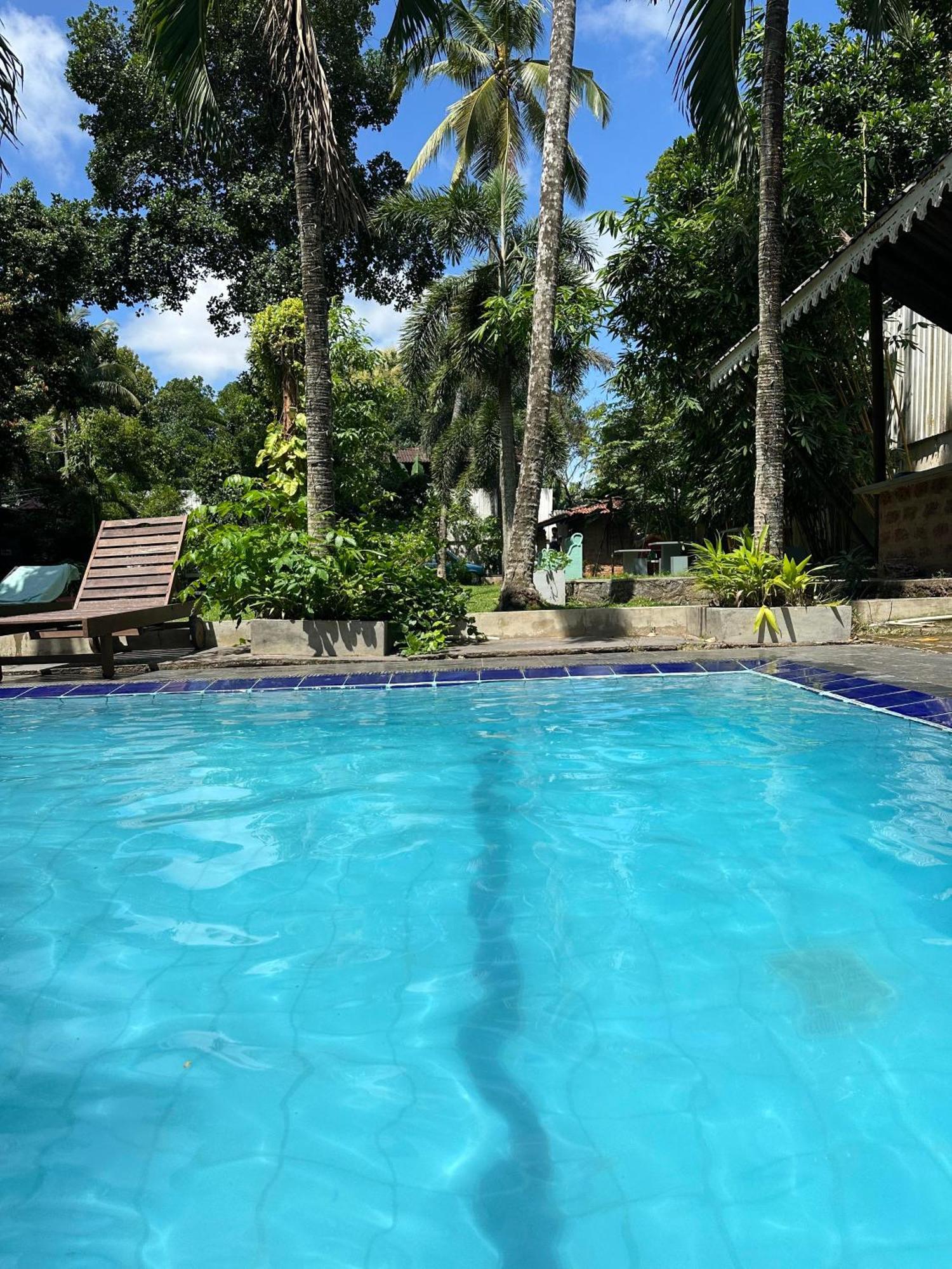 Lanka Bangla Inn Villas Restaurant & Travels 카투나야크 외부 사진