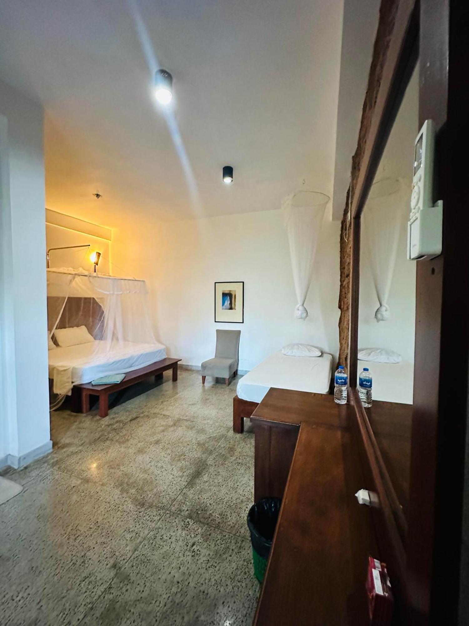 Lanka Bangla Inn Villas Restaurant & Travels 카투나야크 외부 사진