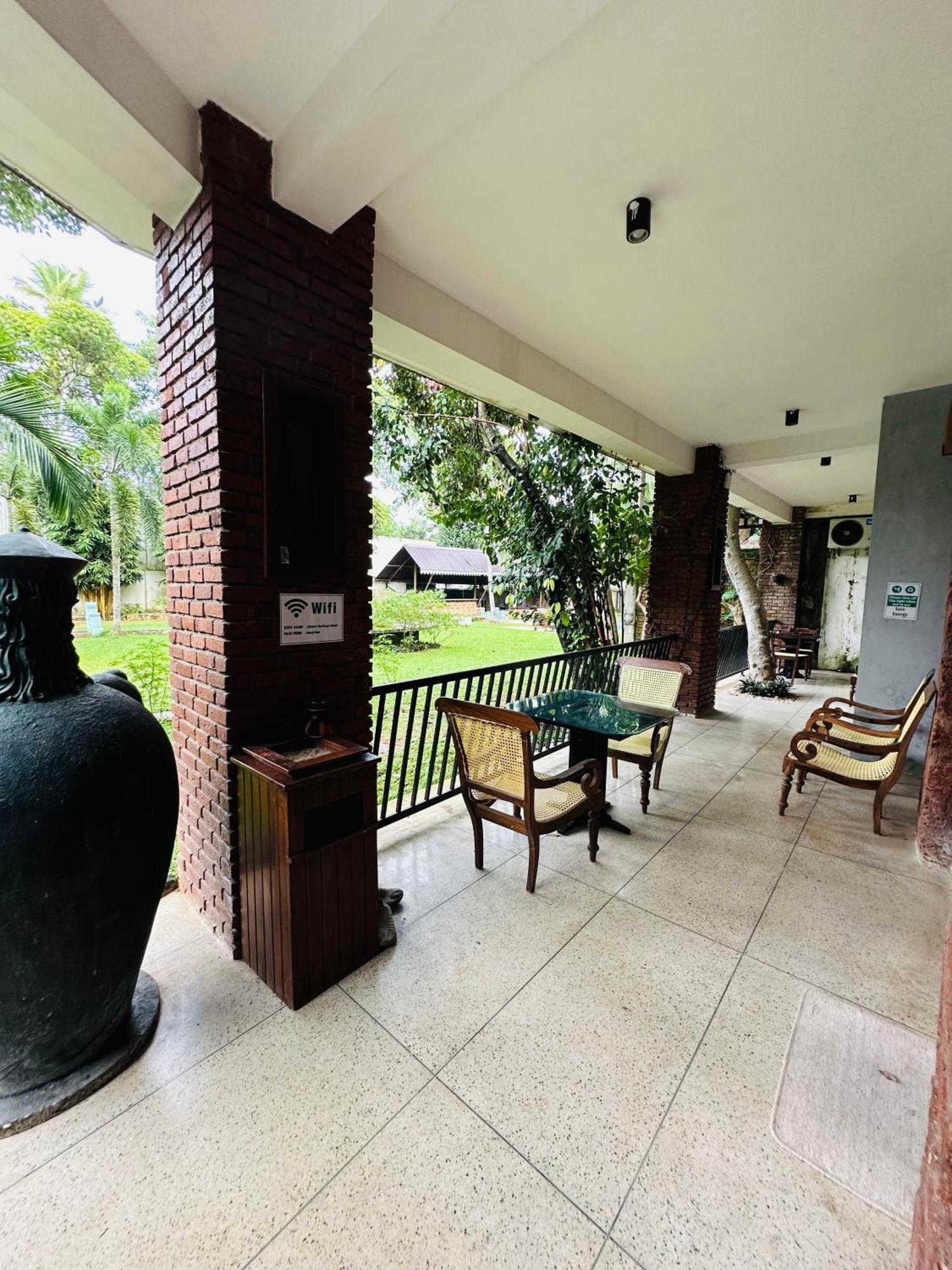 Lanka Bangla Inn Villas Restaurant & Travels 카투나야크 외부 사진