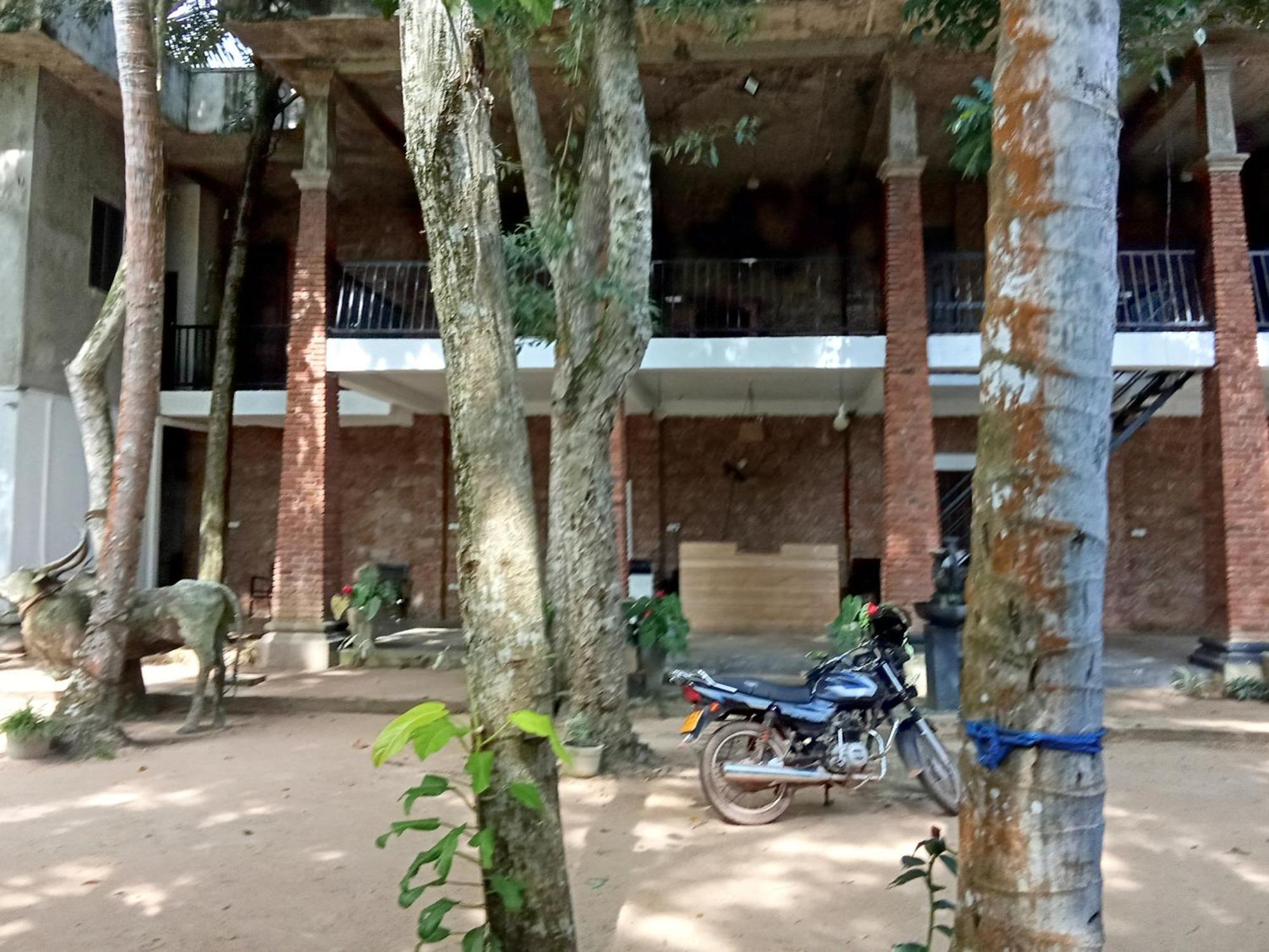 Lanka Bangla Inn Villas Restaurant & Travels 카투나야크 외부 사진