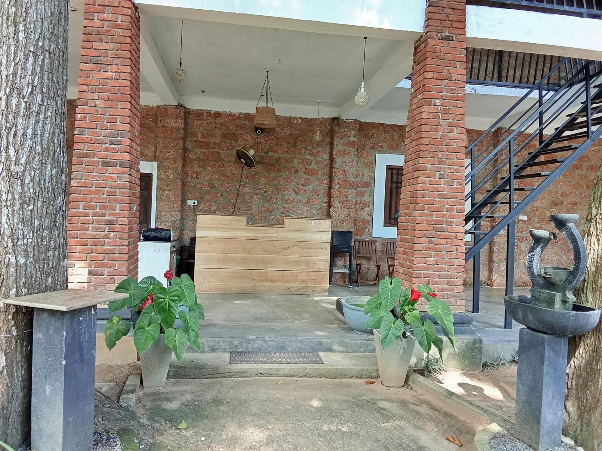 Lanka Bangla Inn Villas Restaurant & Travels 카투나야크 외부 사진