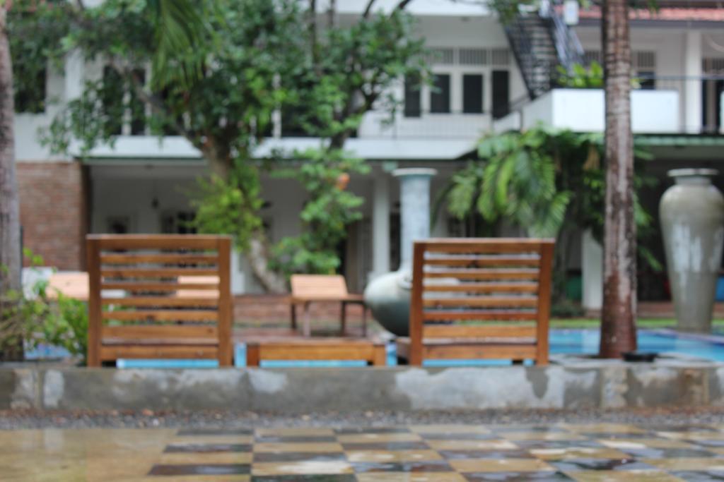 Lanka Bangla Inn Villas Restaurant & Travels 카투나야크 외부 사진